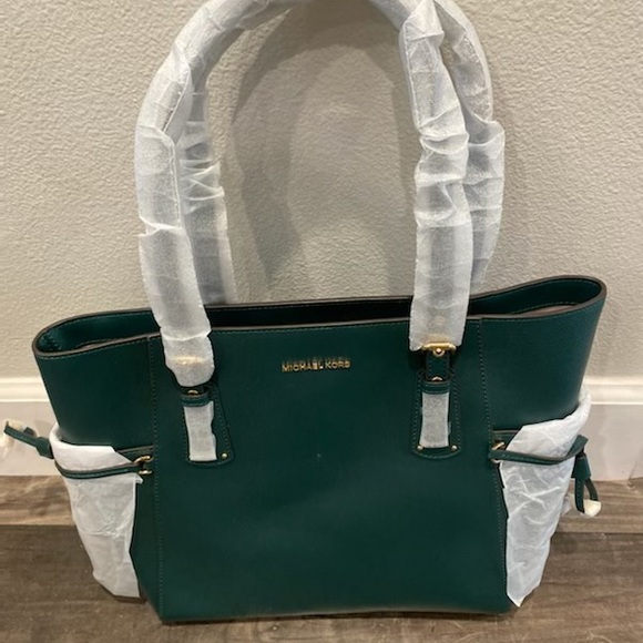 Micheal Kors Bags. NWT pick one - Picture 3 of 6